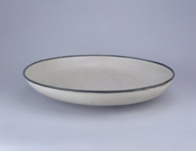 图片[1]-Dingyao white glaze printing lotus and peony plate-China Archive